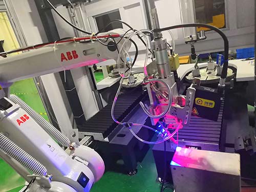 激光焊接机如何实现焊缝跟踪定位？