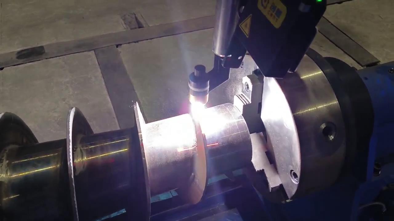 创想智控激光焊缝跟踪系统智能引导焊接螺旋搅龙叶片的应用方案