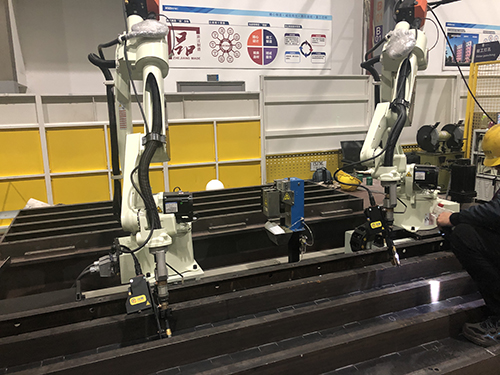 创想智控激光焊缝跟踪器在箱体焊接应用