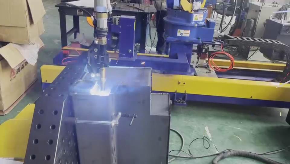 创想焊缝跟踪系统适配安川机器人在油箱自动焊接的应用案例