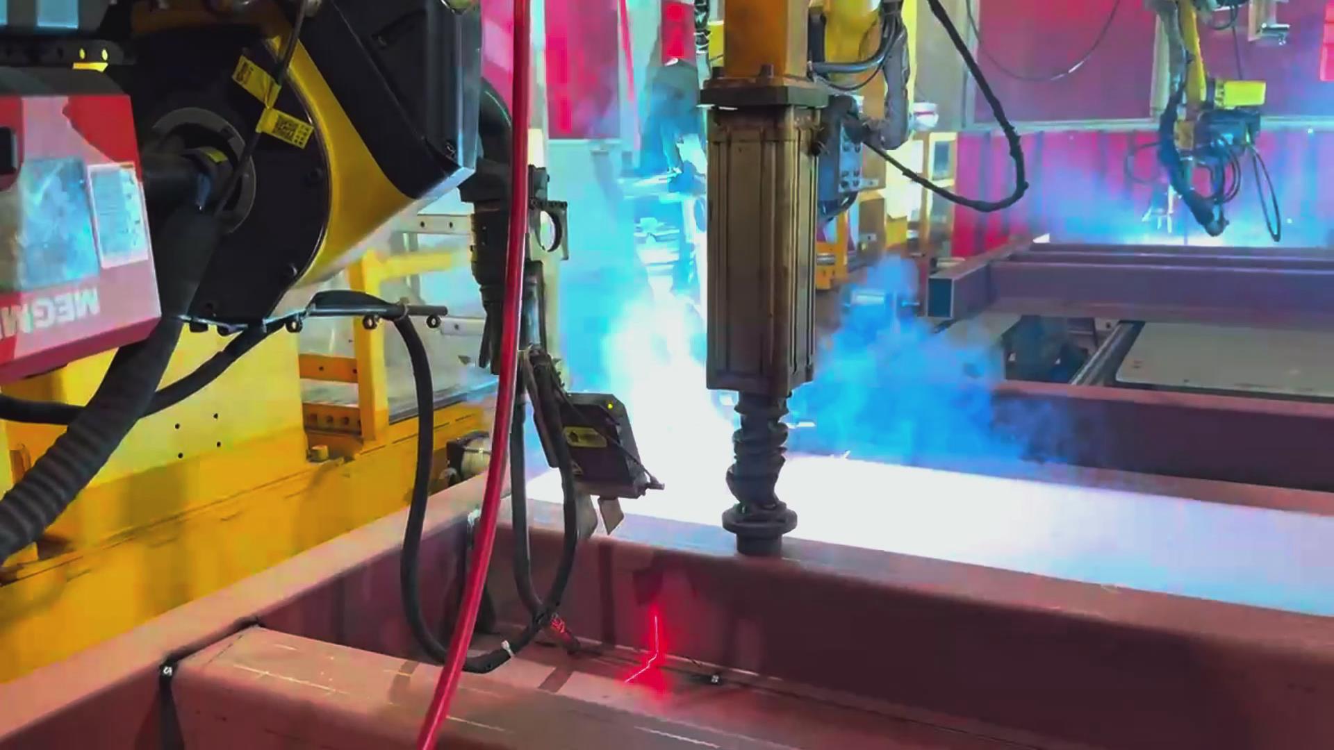 创想智控激光焊缝跟踪系统在发那科机器人焊接火车端墙中的应用